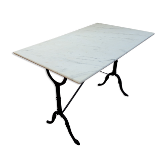 Table de bistrot dessus marbre