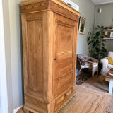 Small Parisian wardrobe "bonnetière"