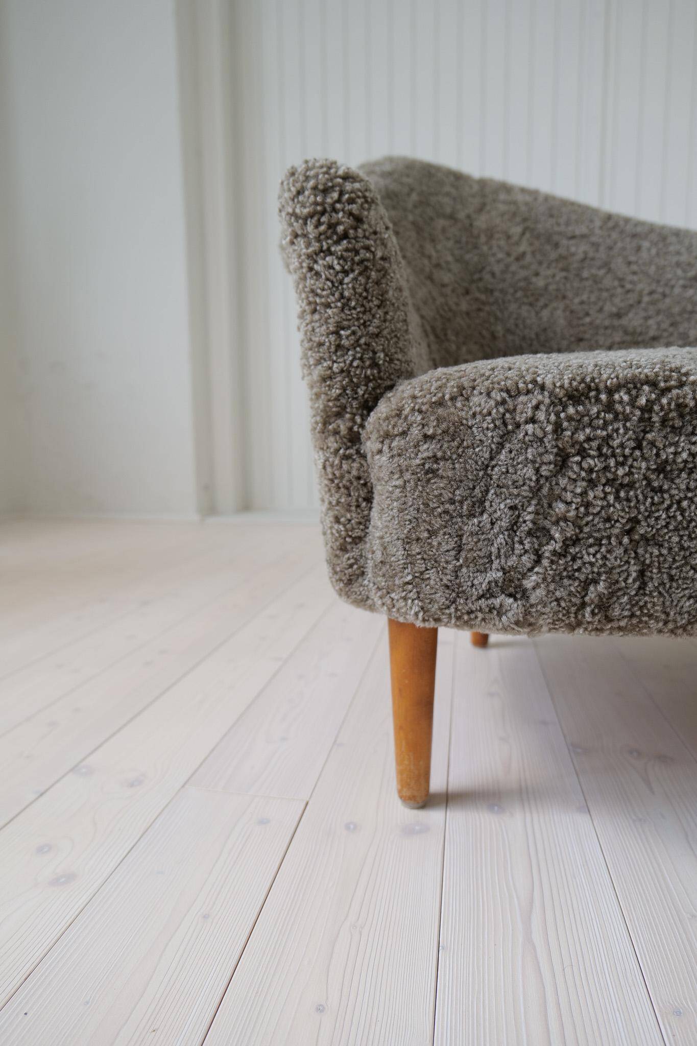 Mid-century modern canapé in sheepskin / shearling model 'Samspel' by Carl Malmsten, 1956