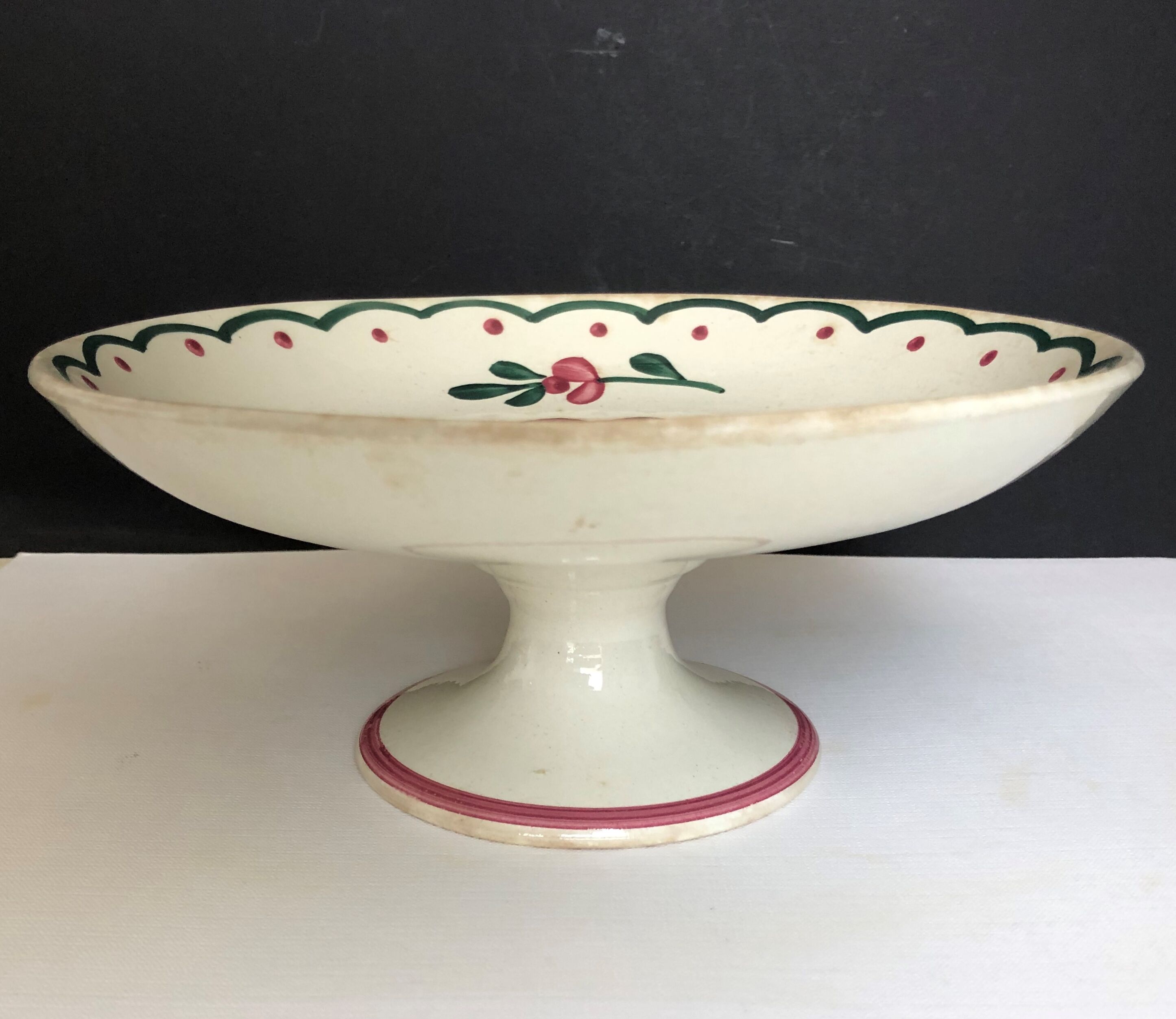 Ceramic compotier or cutter on a ceramic stand