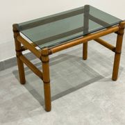 Table basse bois blond et verre fumé à ligatures cuir