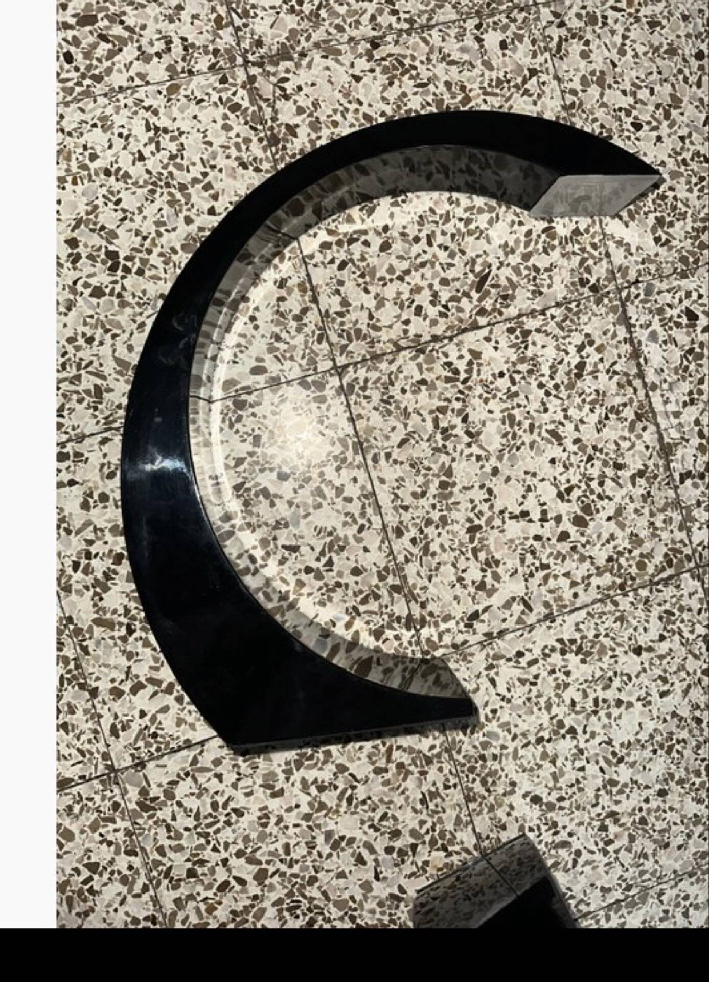 Half Back Moon design lamp