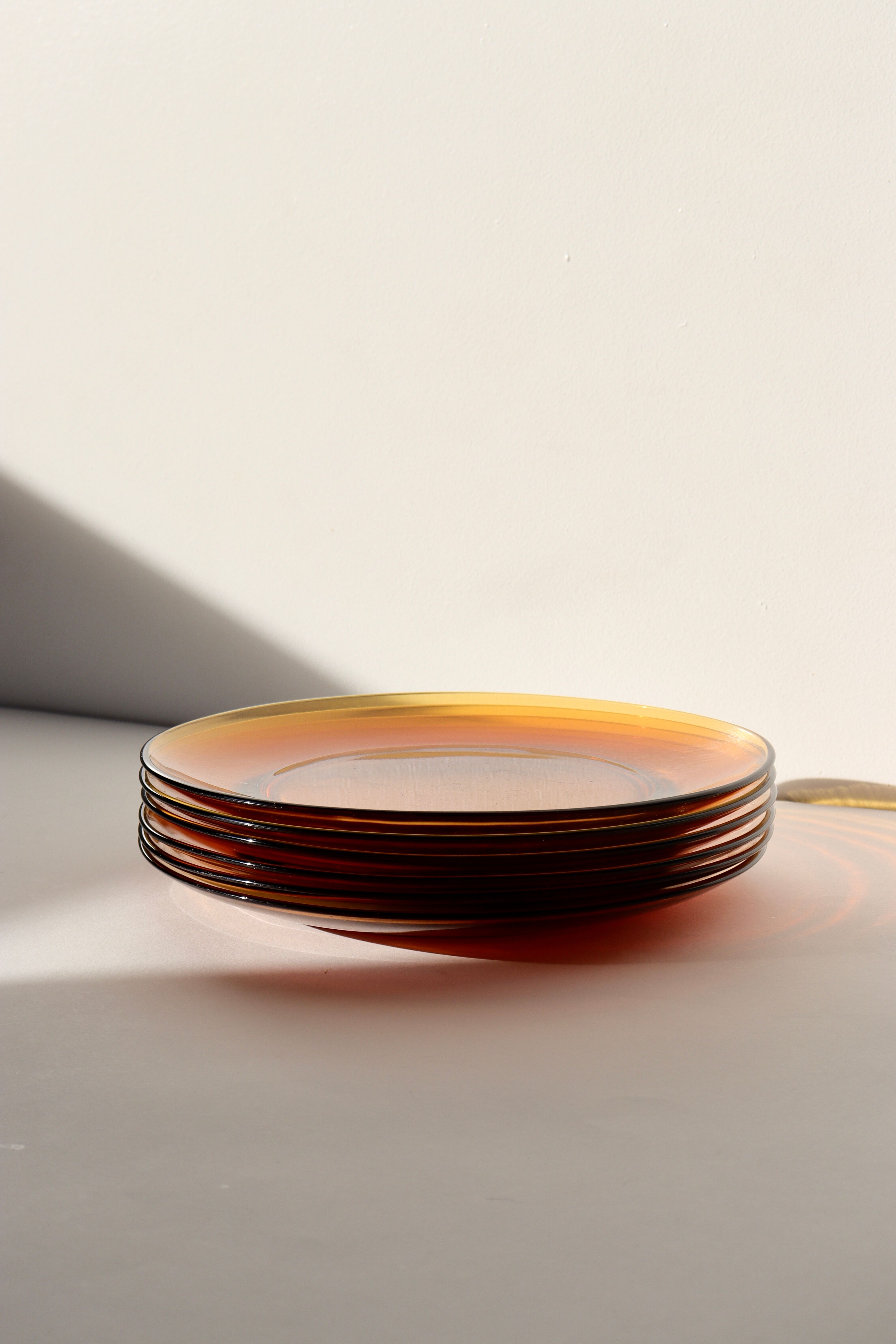 6 amber glass plates