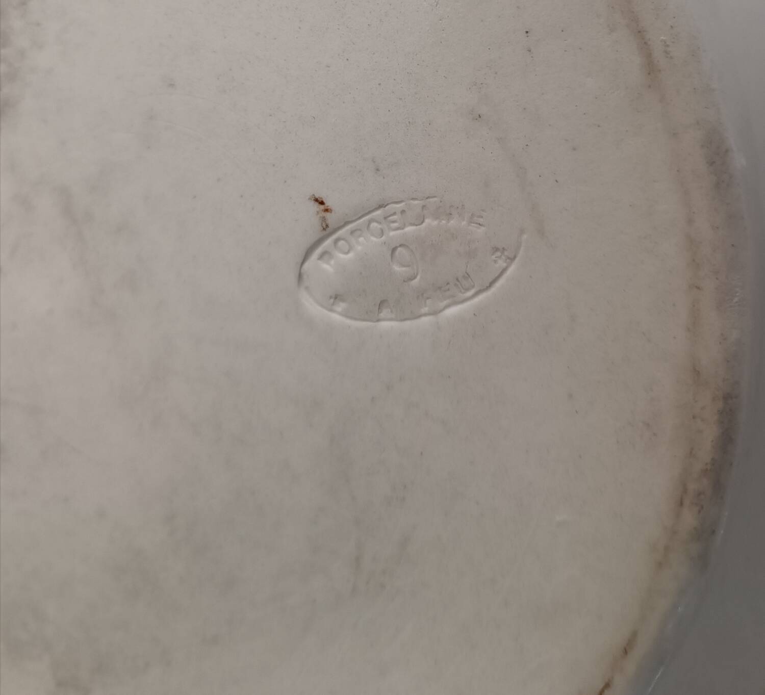 Porcelain fire dish