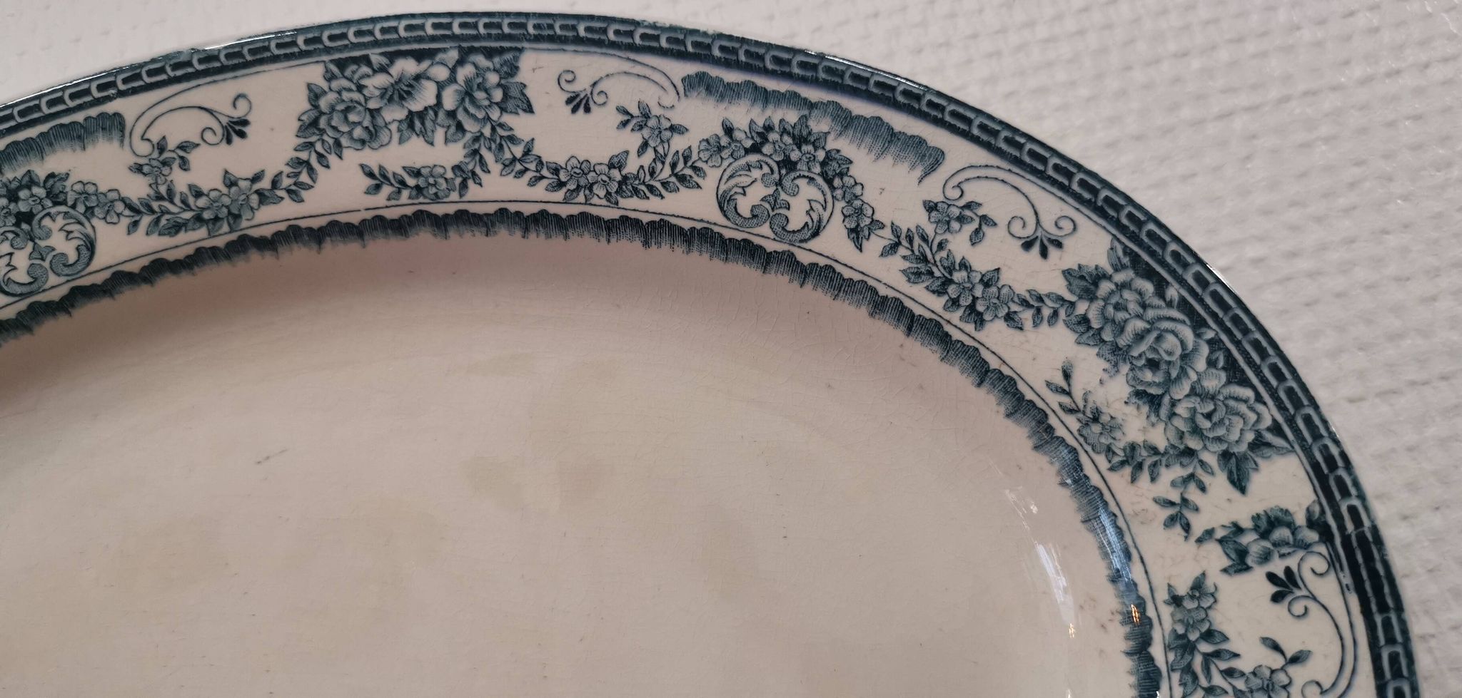 Ancien plat ovale Manufacture Impériale et royale Belgium modèle Nimy