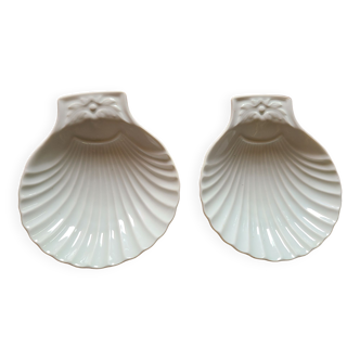 Porcelain scallop shell