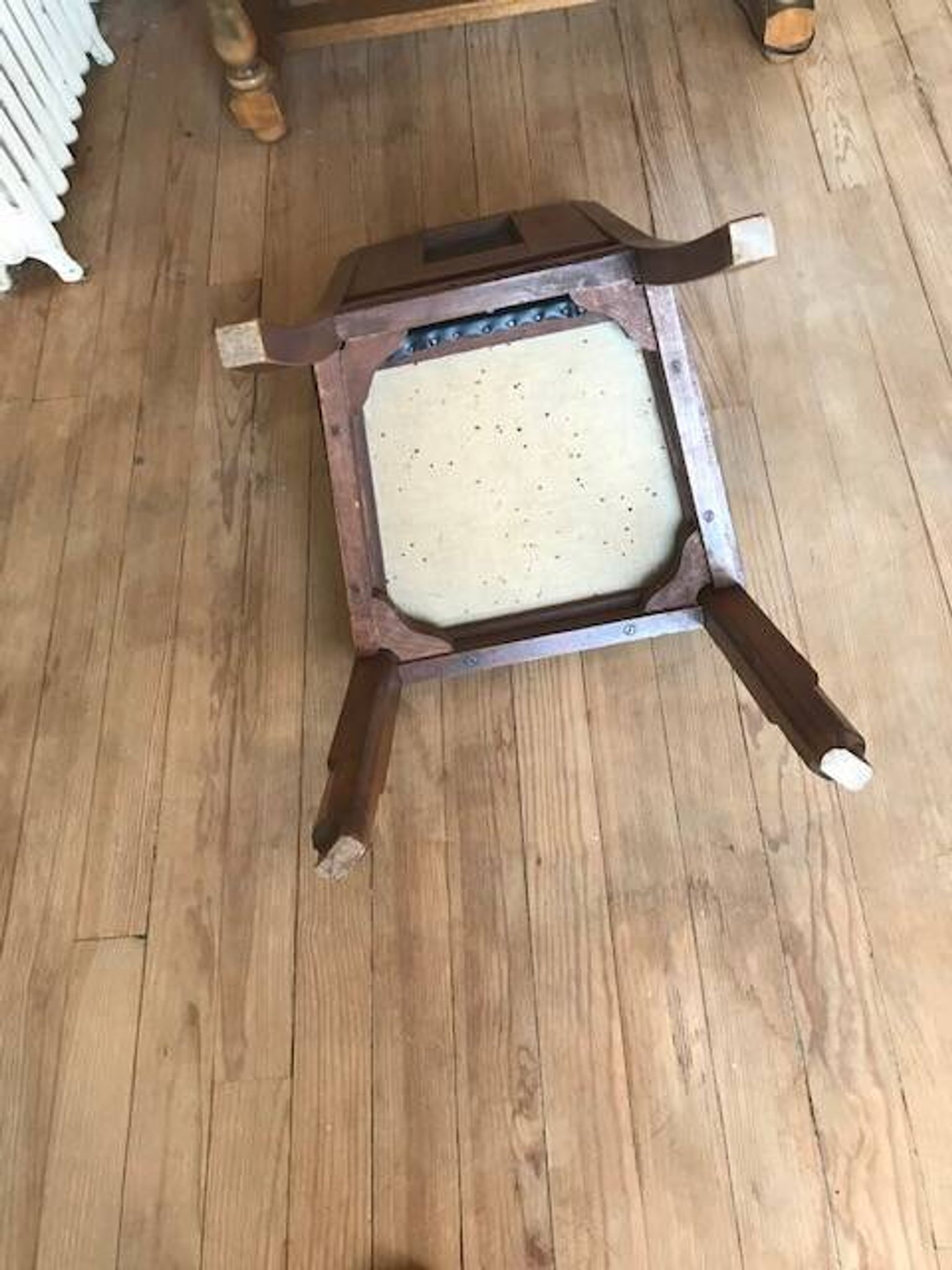 Lot de 5 chaises Art deco + une avec pied cassé