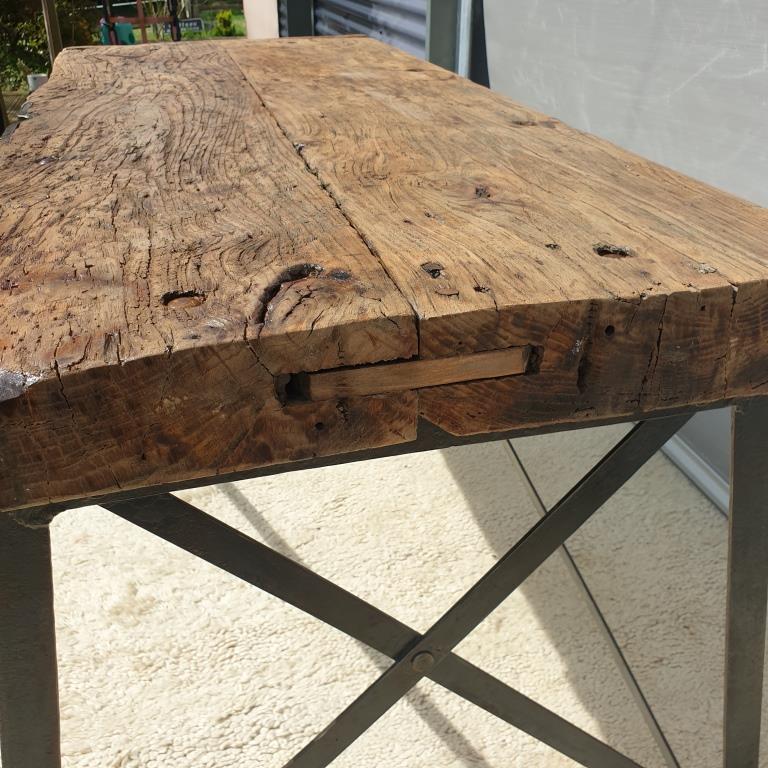 Eiffel metal base workshop with rivets