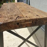 Eiffel metal base workshop with rivets