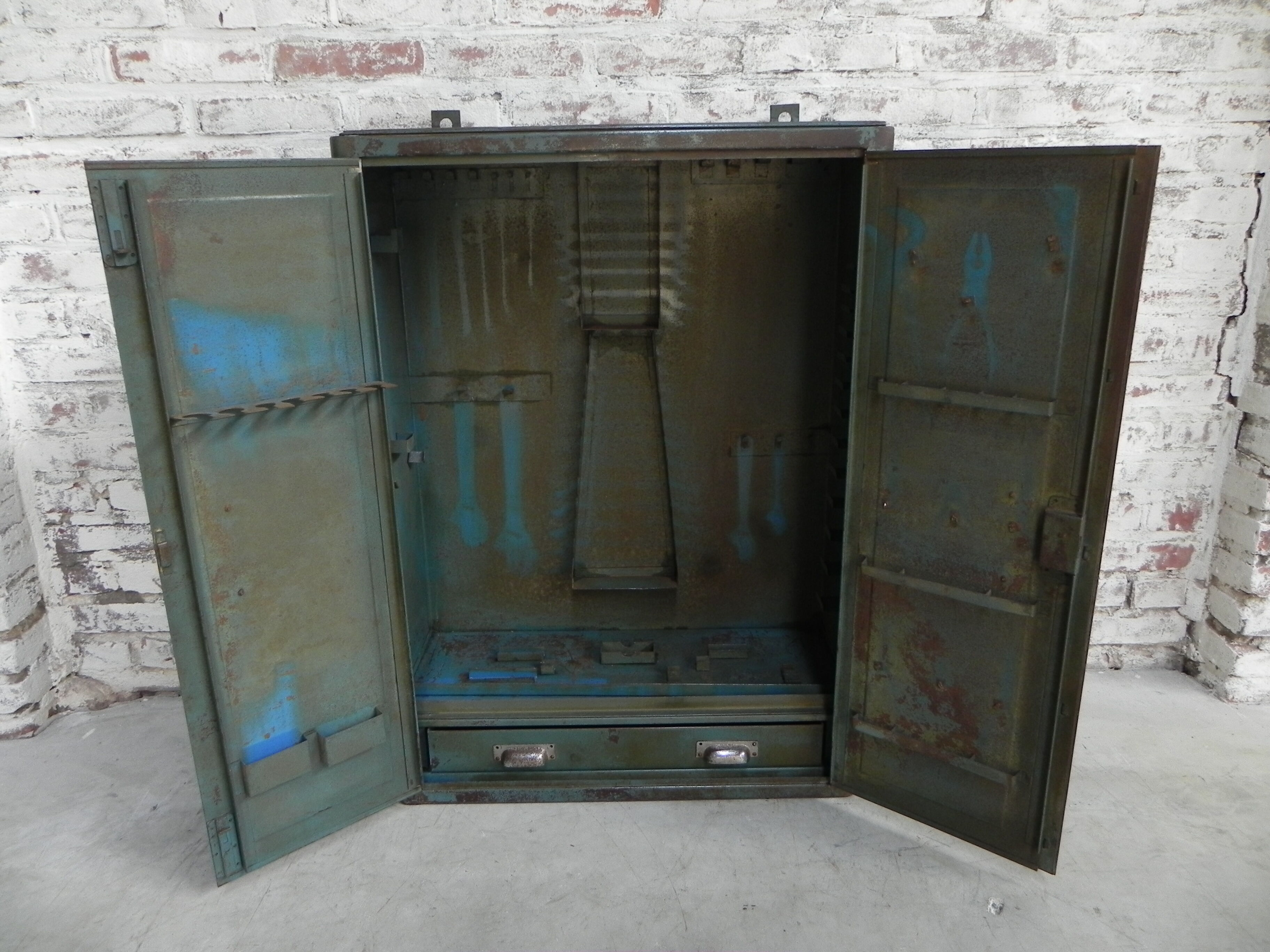 Industrial steel tool cabinet, hanging model, HR and Co