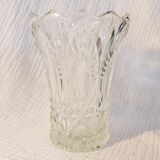 Petit vase en verre moulé