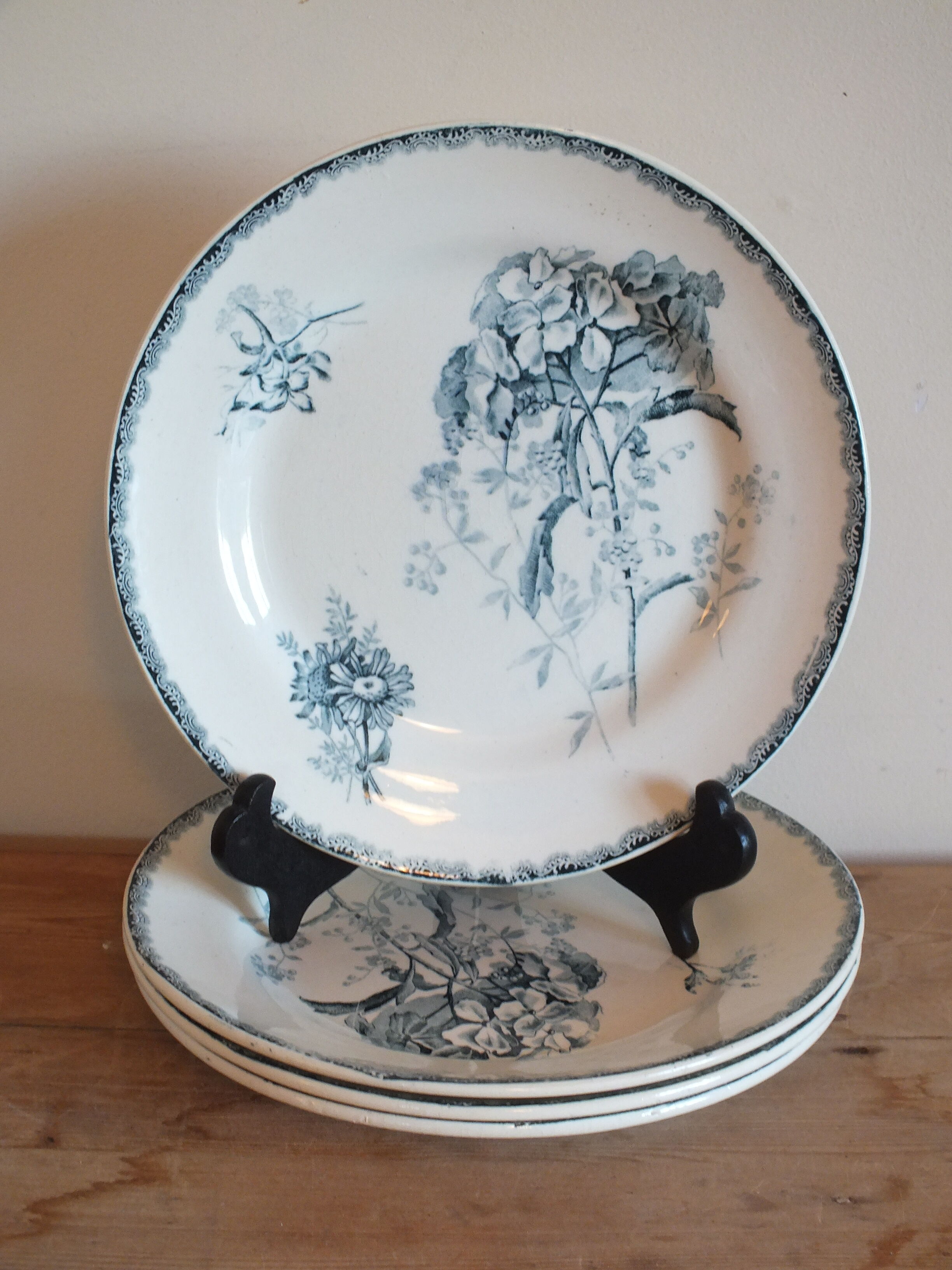 4 Flat plates in Terre de Fer Choisy le Roi HB service Provençal