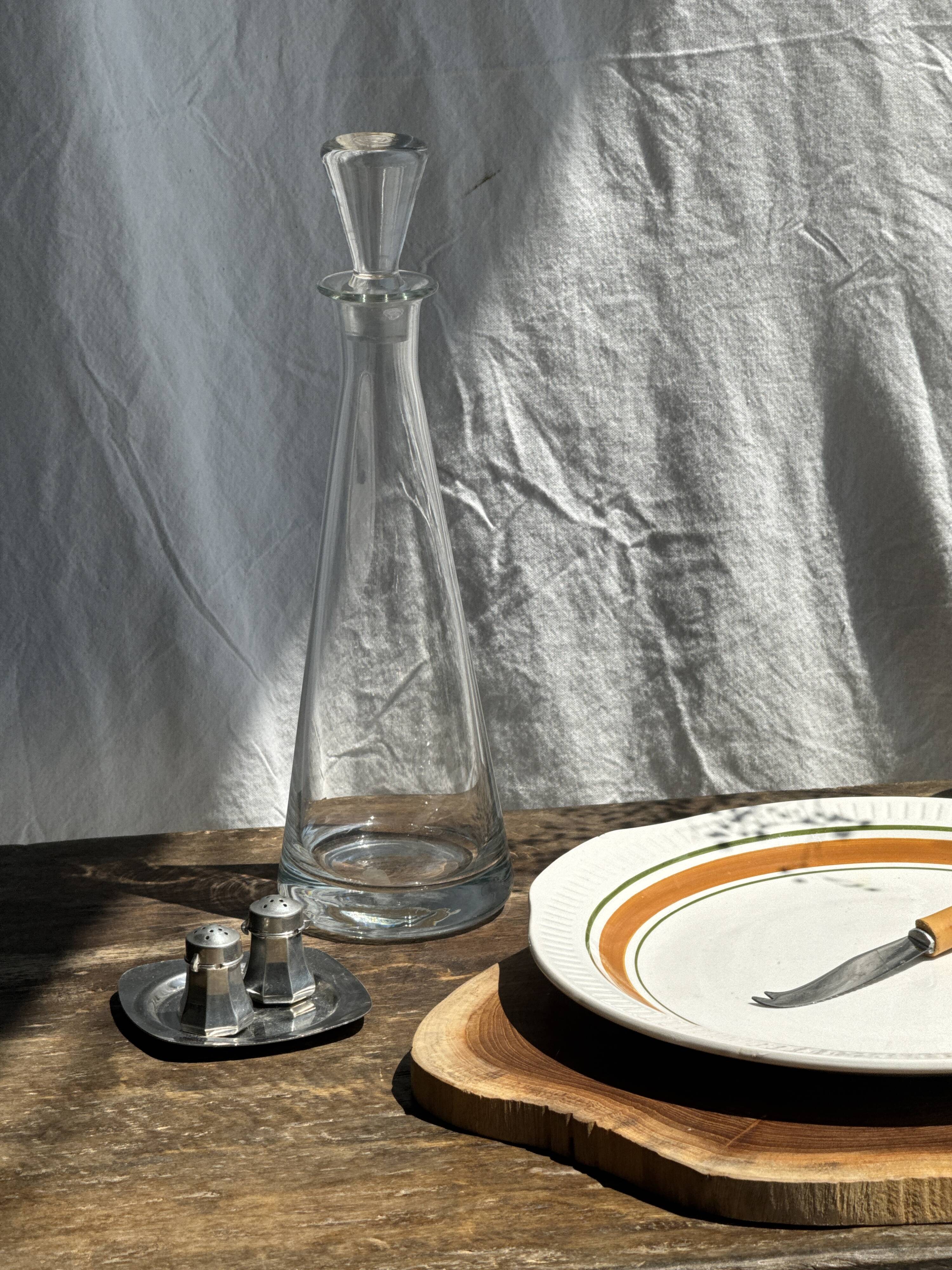 Conical glass carafe with stopper H32.5