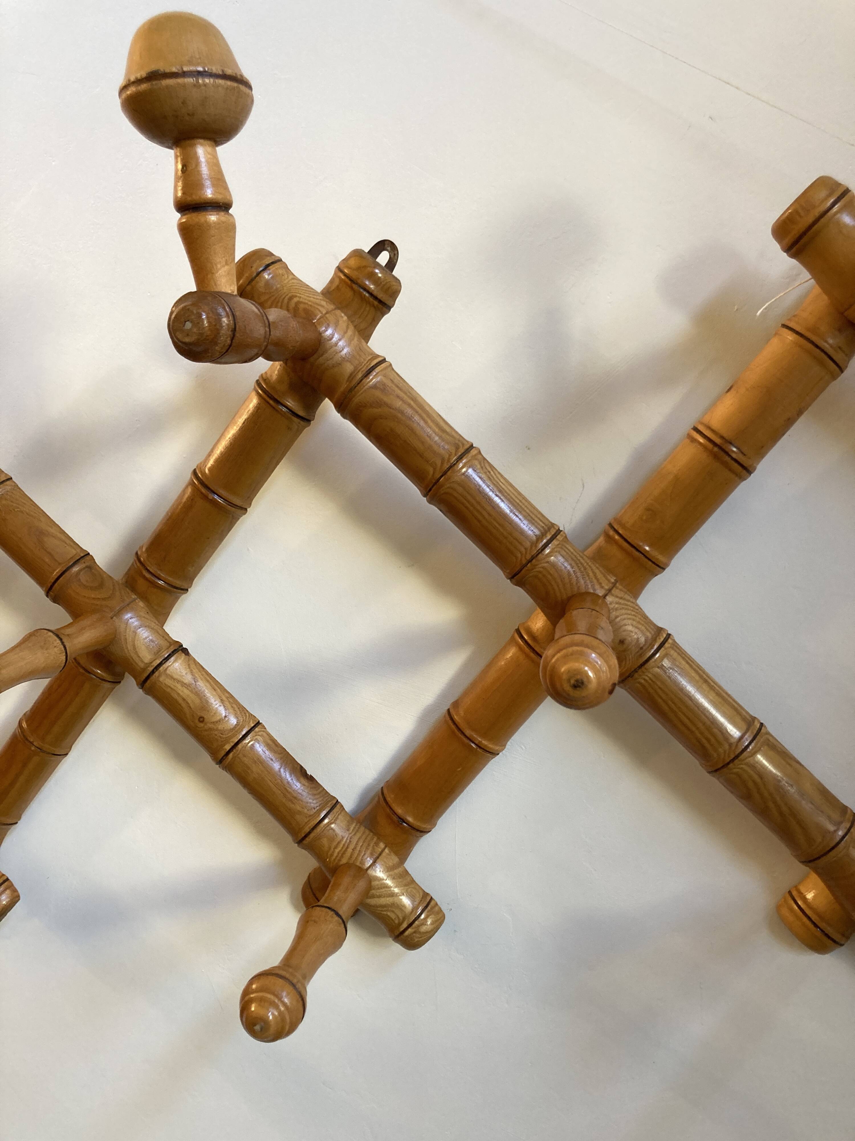Porte-manteau ancien à 13 patères