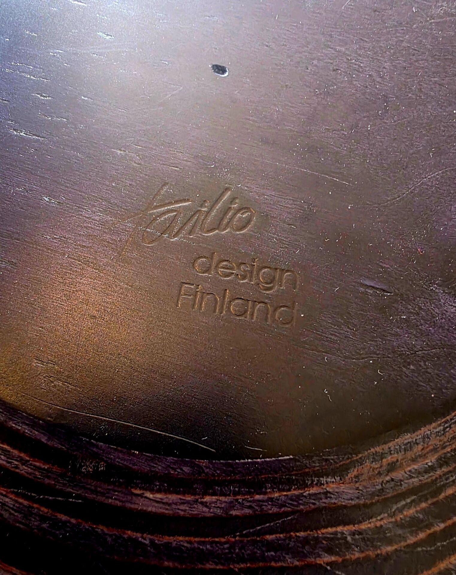 Decorative plate in stained red and purple wood – Tailio Design, Finland