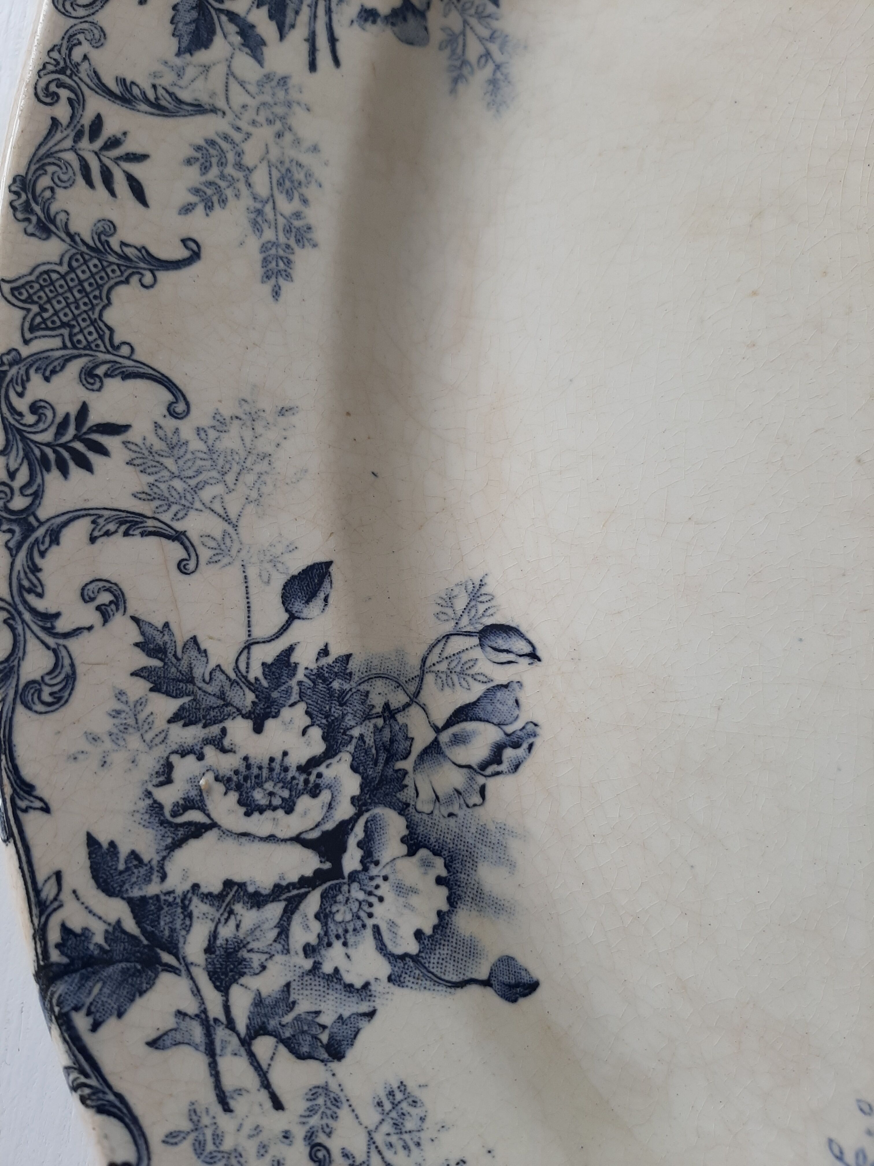 Oval dish in iron earth