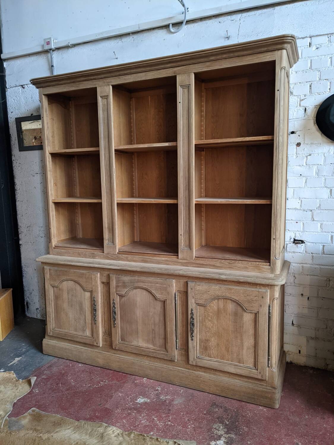 Dresser/bookcase