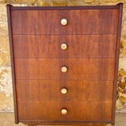 Vintage high chest of drawers in oak with 5 drawers, circa 1950s.
