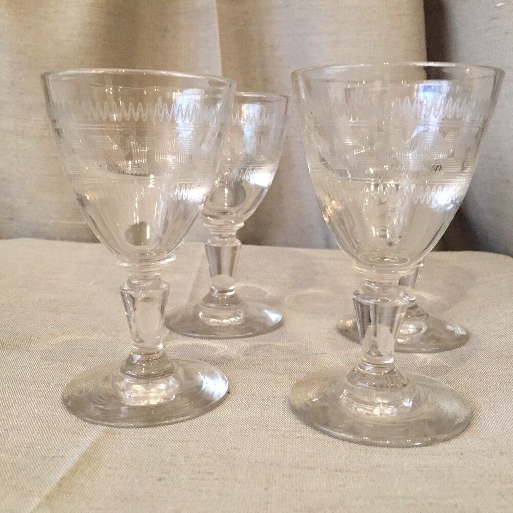 Suite of 4 glasses a port wine cooked in glass shear years 1930