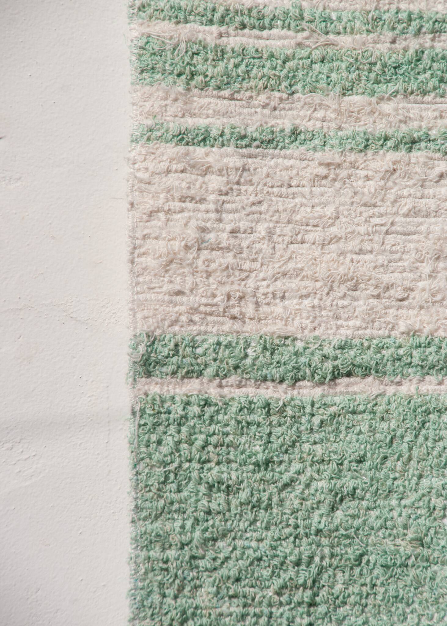 Handwoven recycled cotton rug - Mint and white