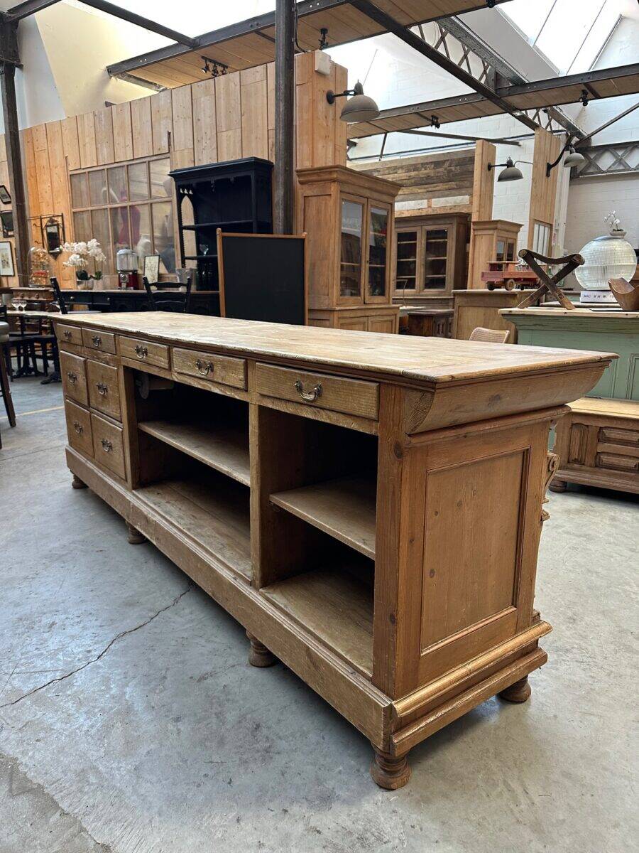 Old fir counter