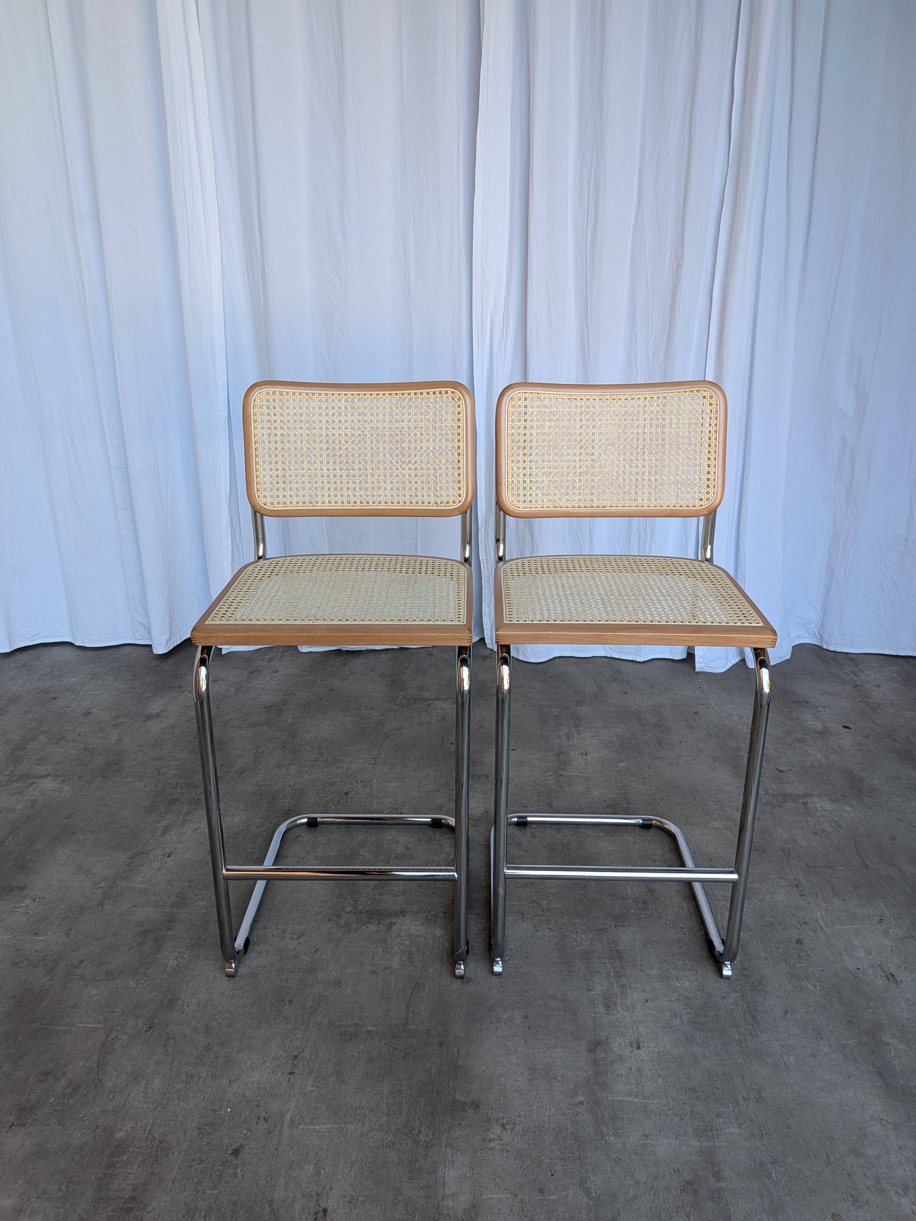 Ensemble de 2 chaises haute Bar Cesca / Design Marcel Breuer / Noyer clair, osier