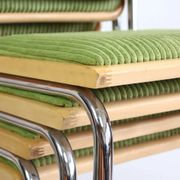 Série de quatre chaises B32