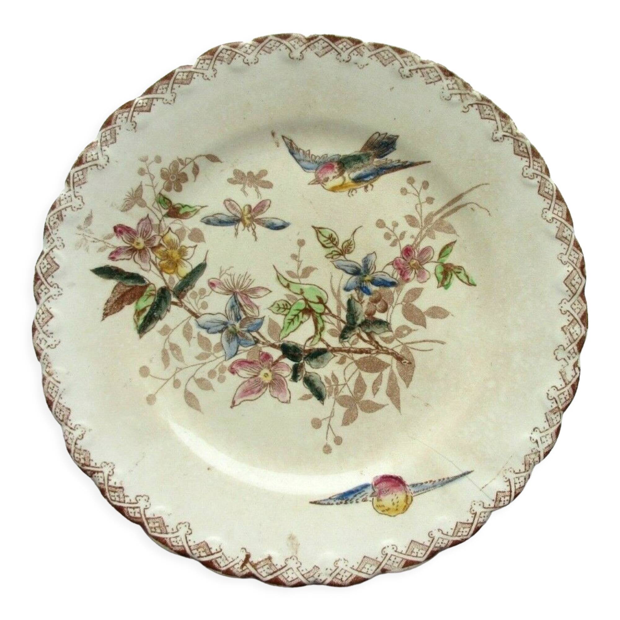 Polychrome dessert plate signed onnaing, birds, butterflies and flowers