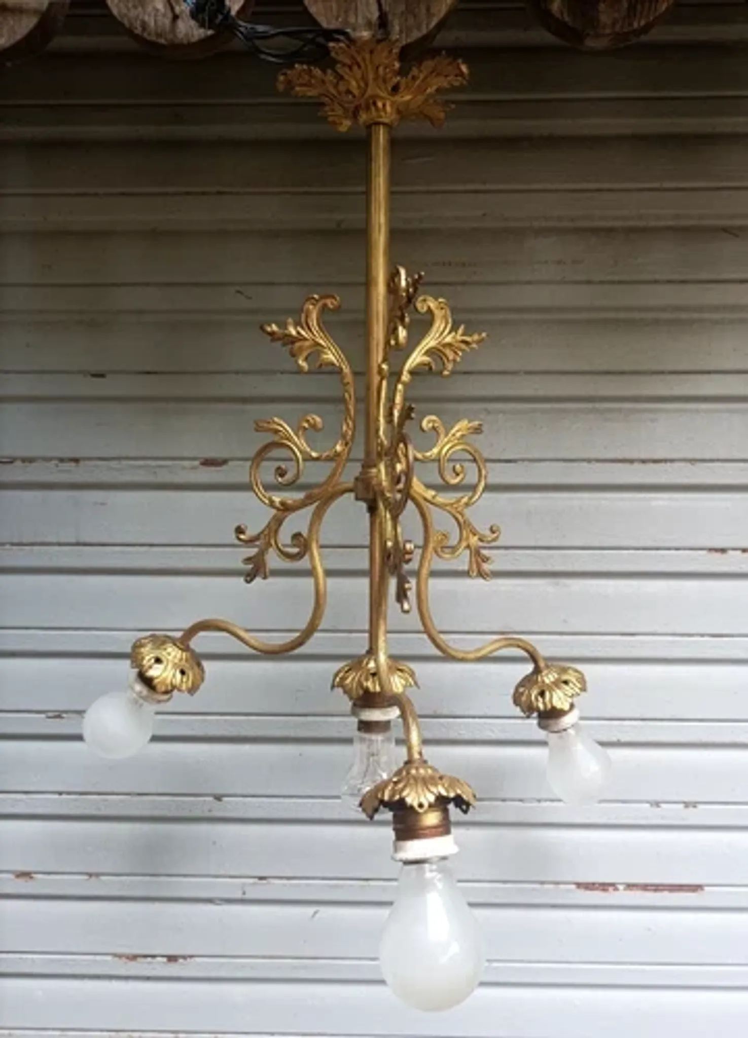 Antique 19th-century chandelier with 4 lights in gilded bronze, Napoleon III style - in working condition.