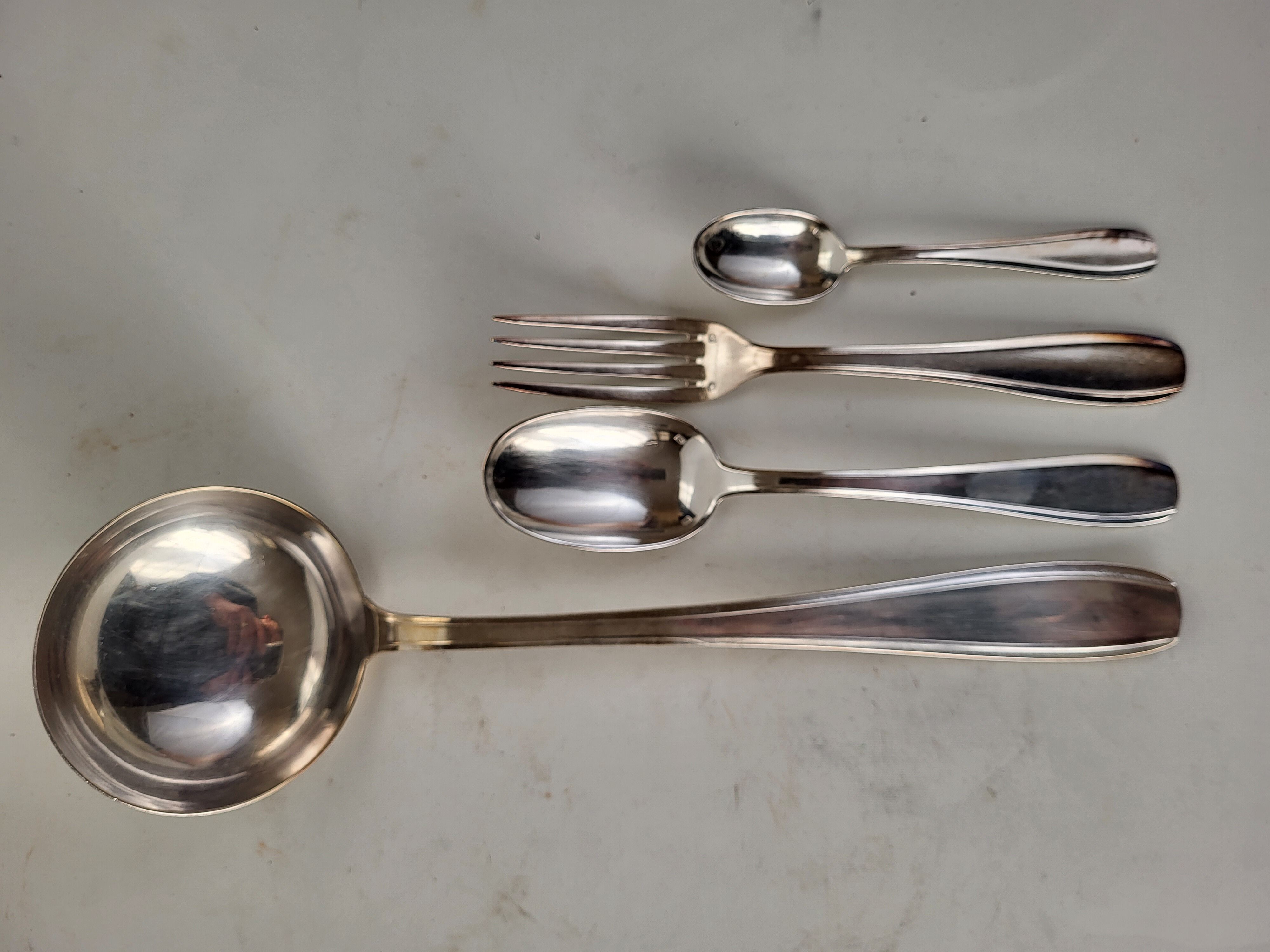 Cutlery  37 pieces silver metal