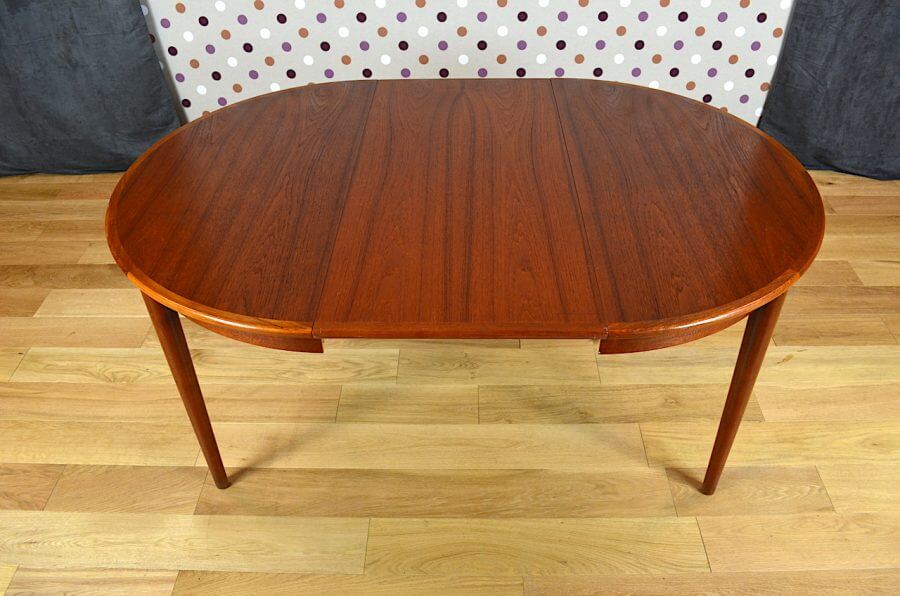 Scandinavian design round table in teak 1960