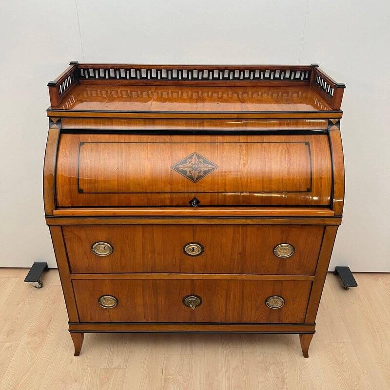 Biedermeier Roll-Top Desk in Cherry Veneer and Brass, 1820