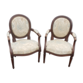 Paire de fauteuils medaillon
