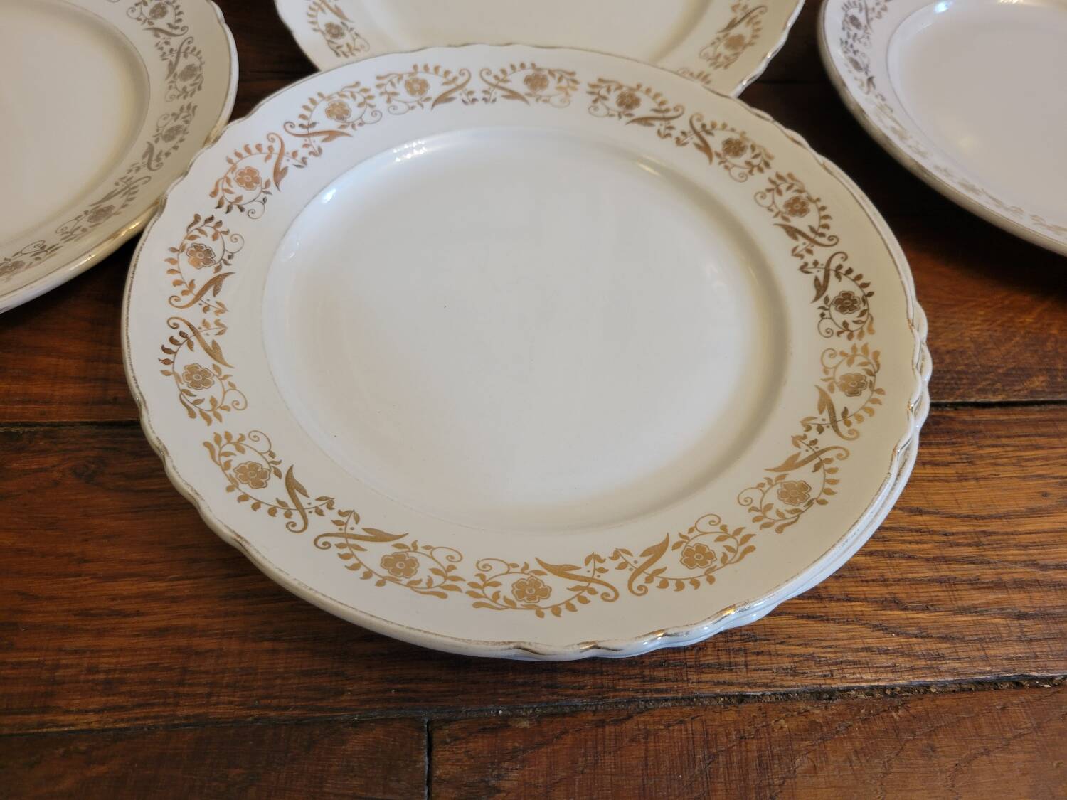 16 flat gold plates from Orchies porcelain