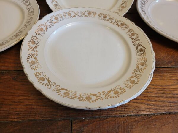16 assiettes plates en porcelaine blanche et dorée d'Orchies