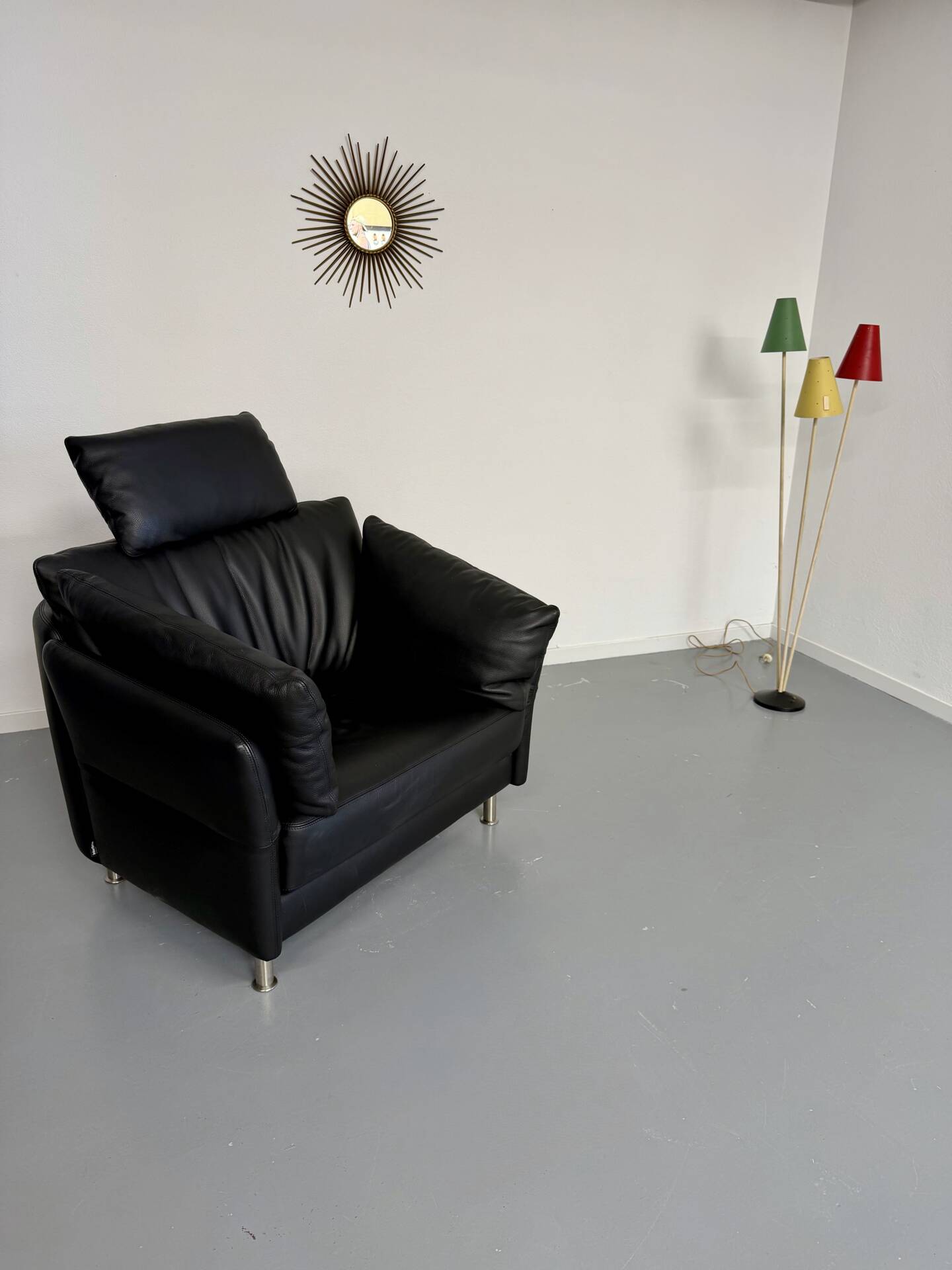 Fauteuil design contemporain Intertime I-Cielo en cuir noir