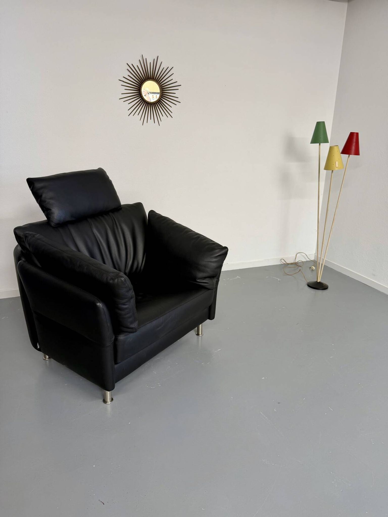 Contemporary design armchair Intertime I-Cielo in black leather