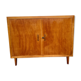 Scandinavian row adjustable shelf