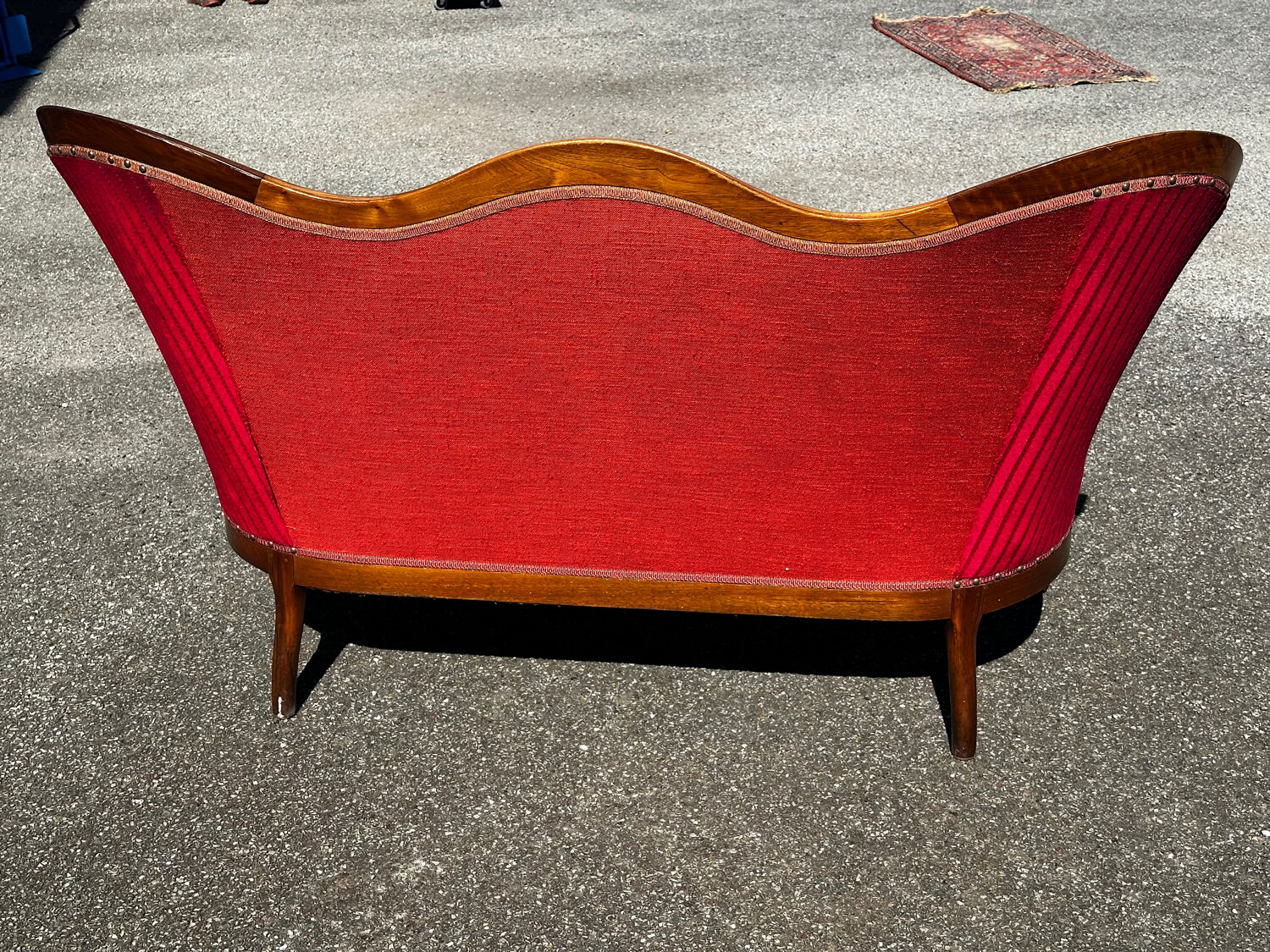 Louis XV style canapé in moulded wood – red velvet fabric – 19th century