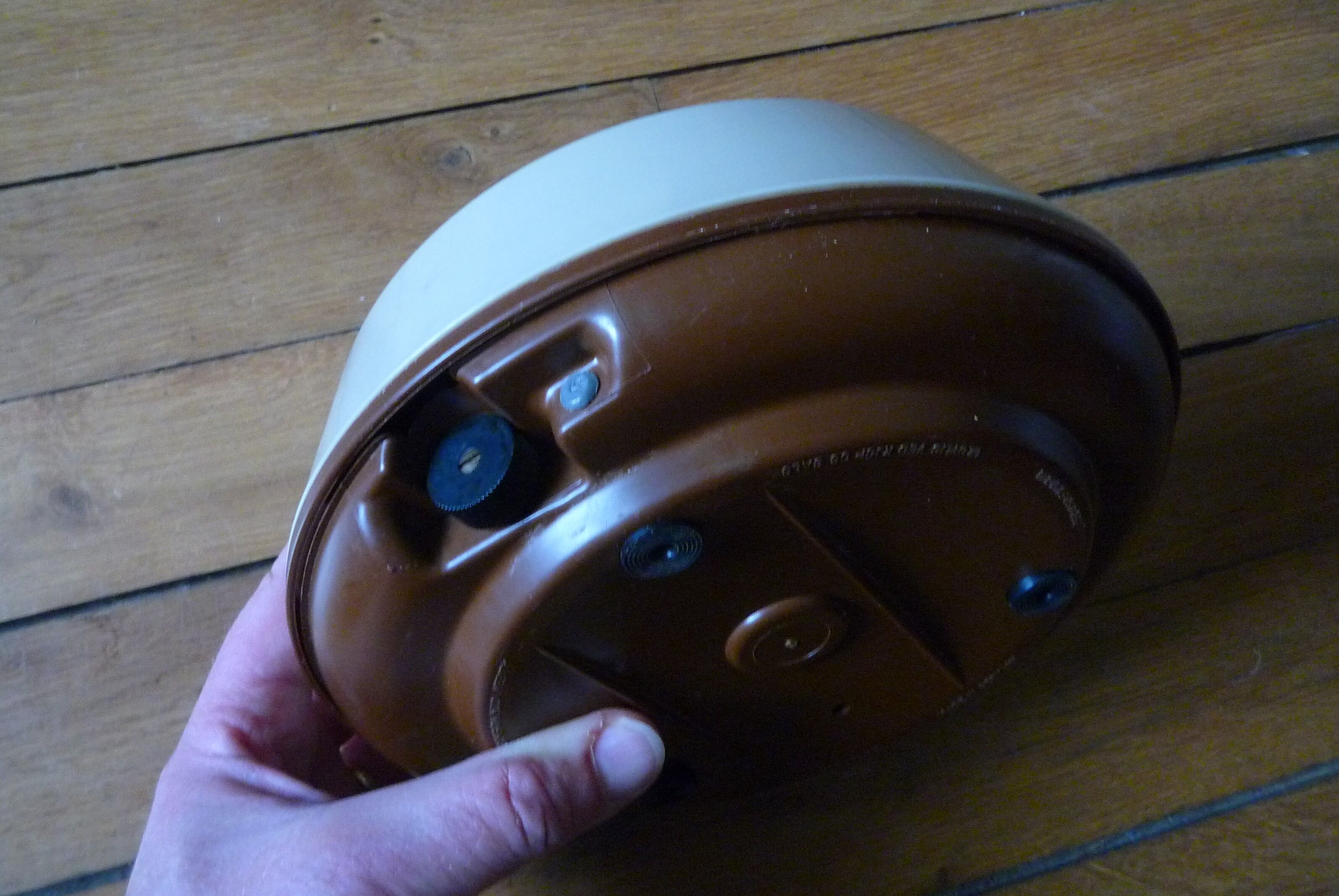 Round scale Testut, brown, vintage 1970s