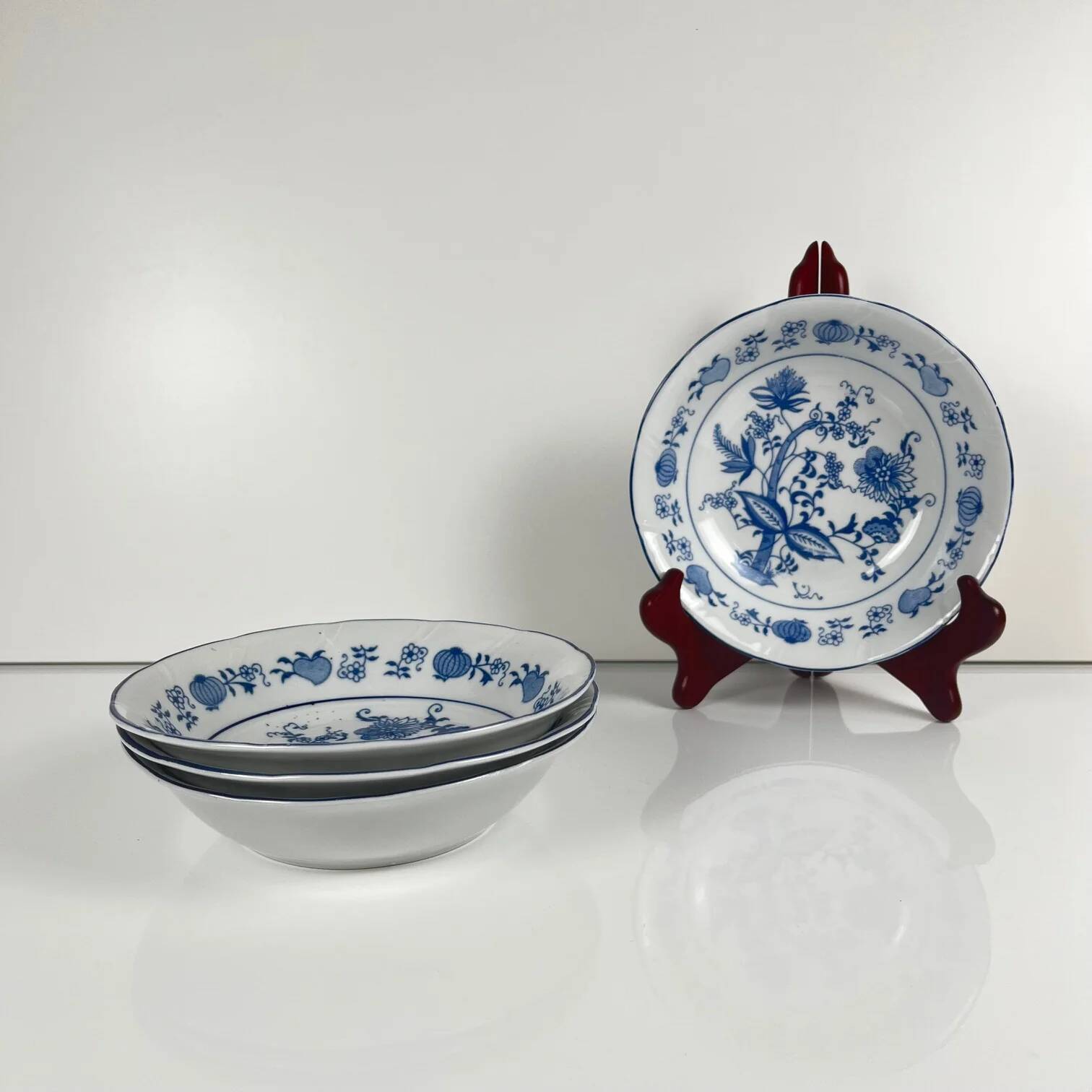 4 bowls / small dishes with blue onion pattern