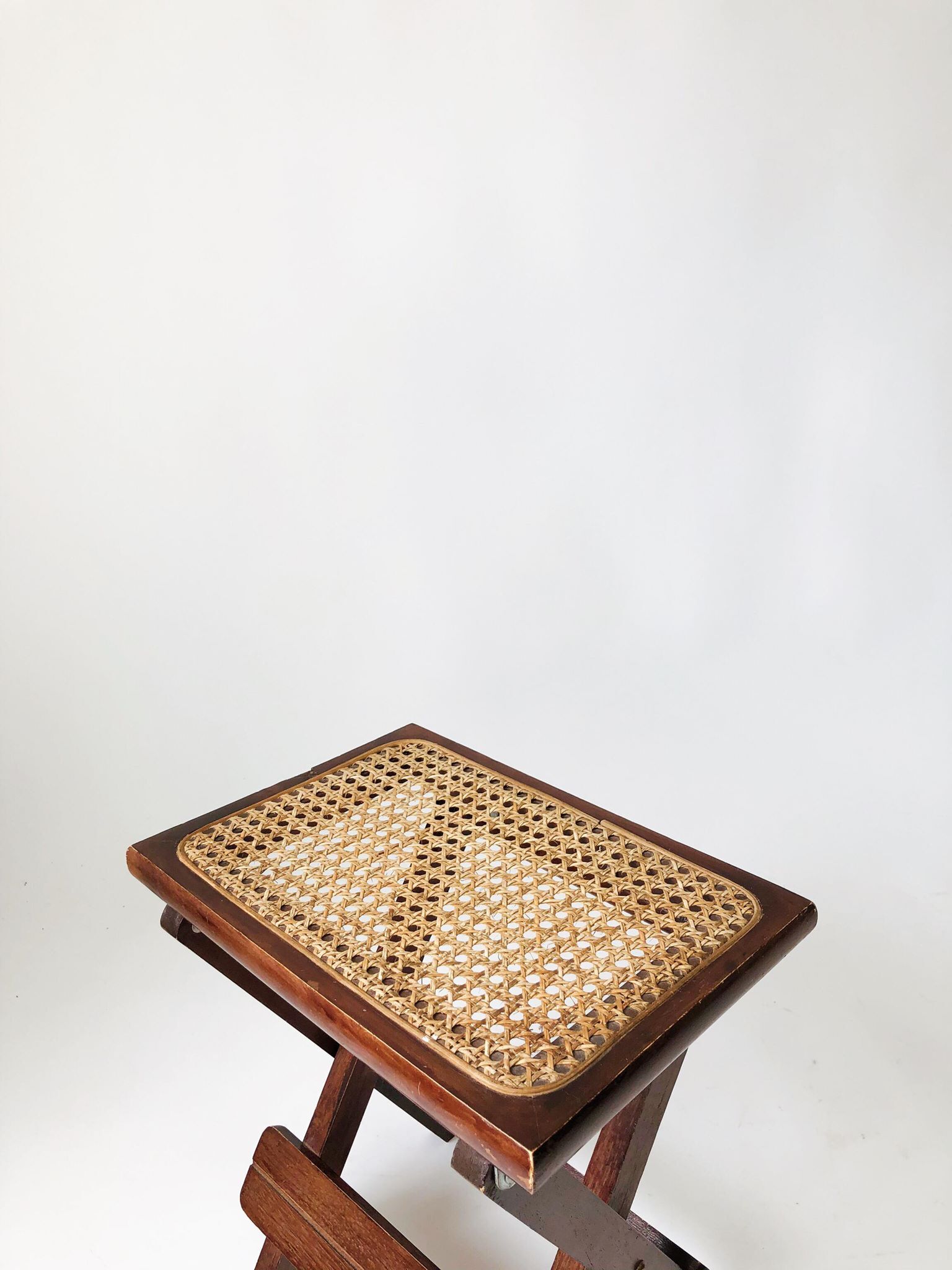 Foldable canage canage stool