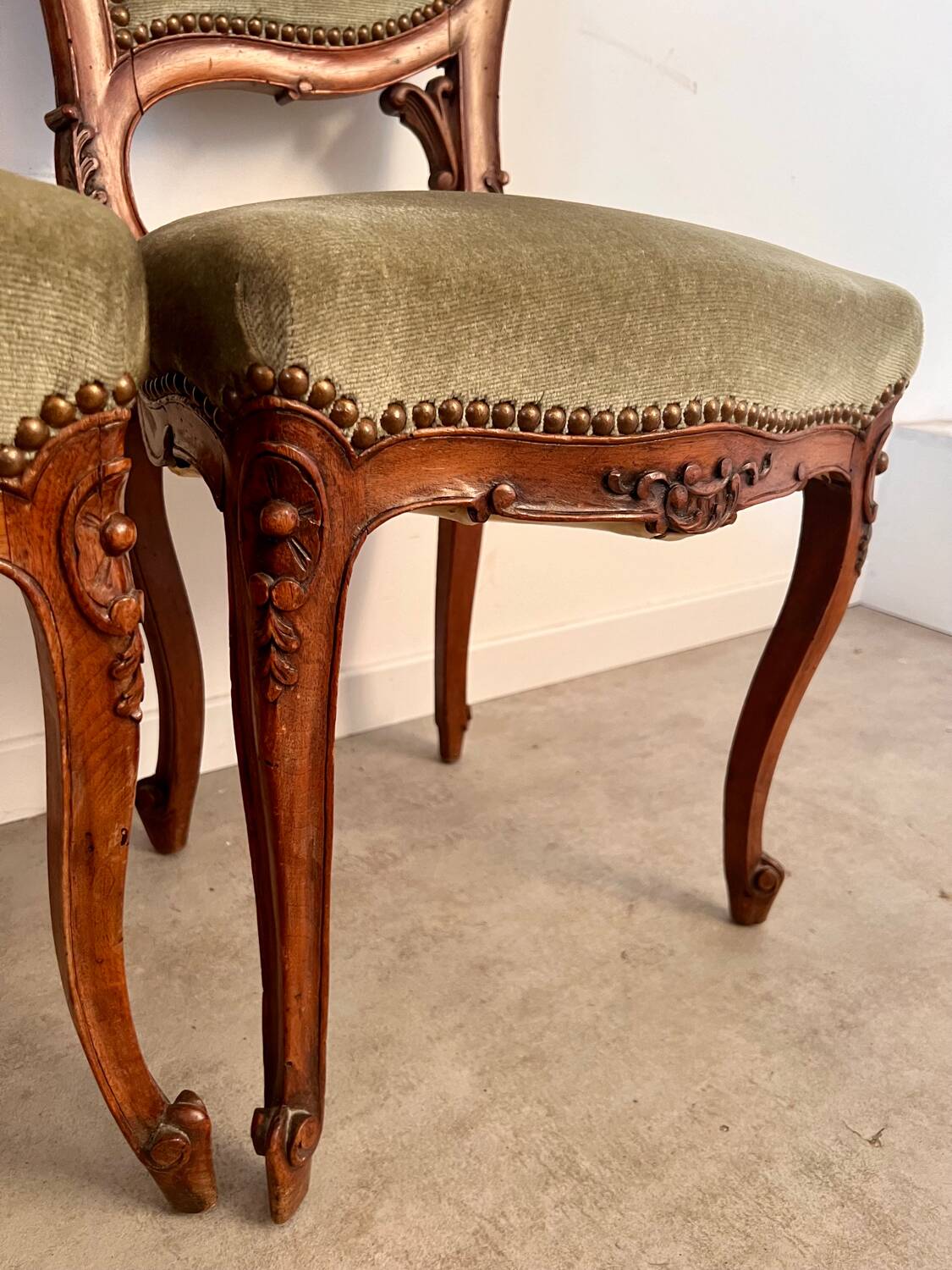 Lot 2 old Louis XV style carved solid walnut chairs late 19th century