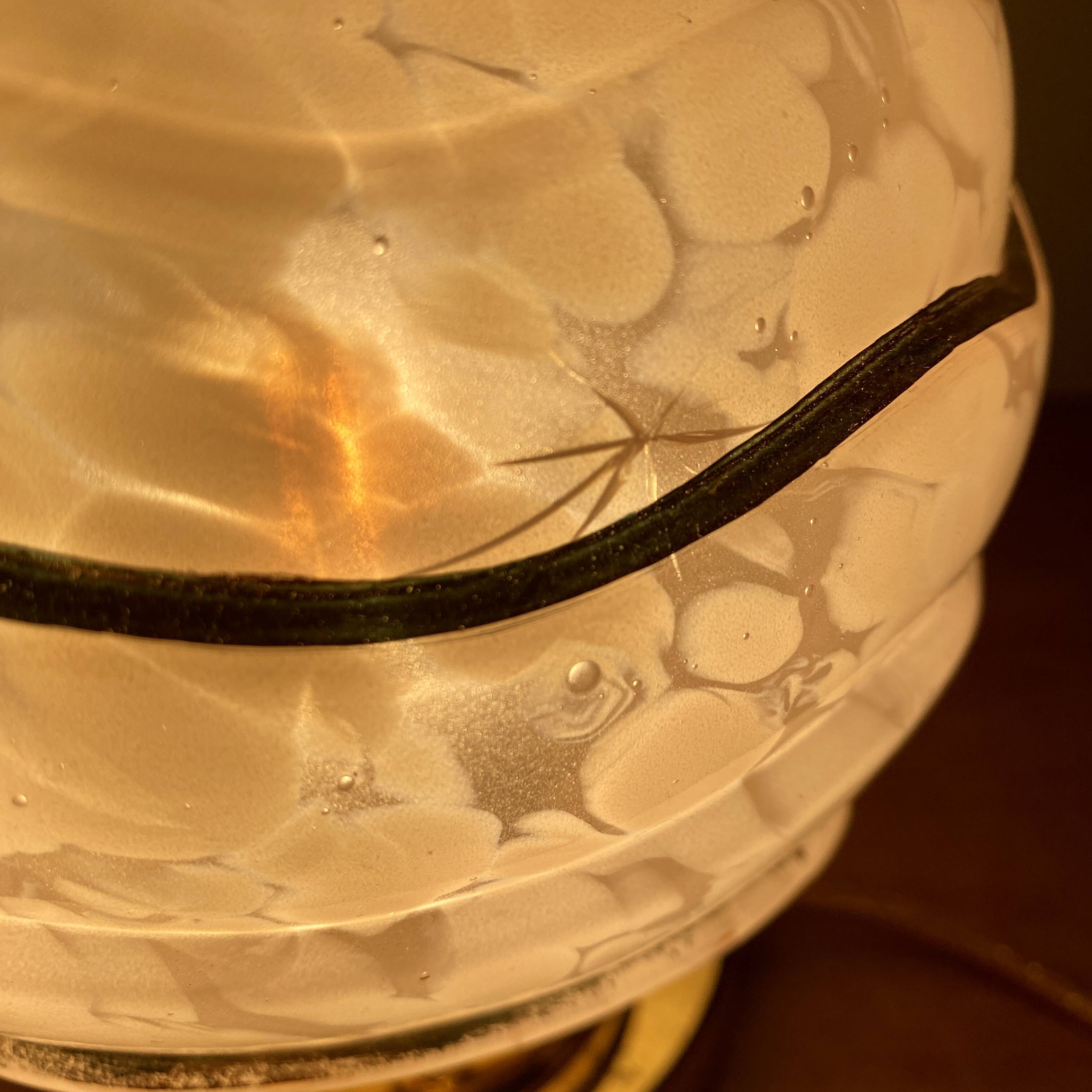 Vintage art deco globe table lamp in pink and gold Clichy glass