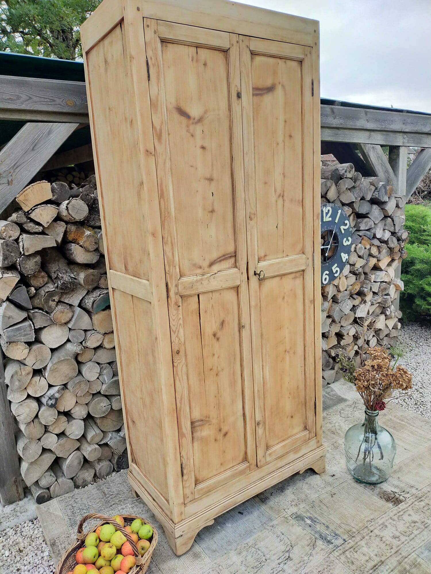 Très grande armoire bois rénovée