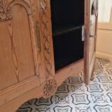 Sideboard carved in natural wood