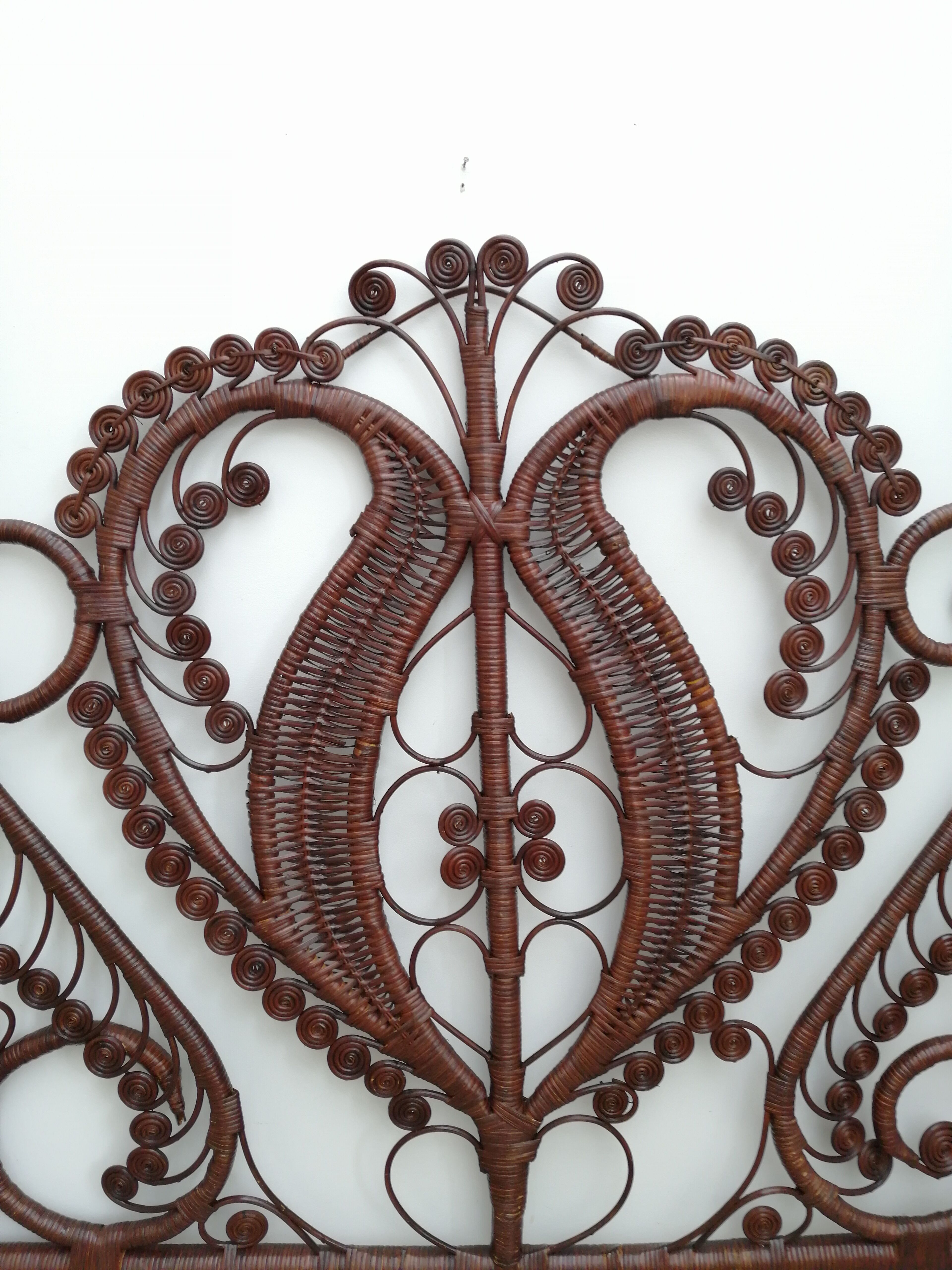 2-seater rattan bedhead