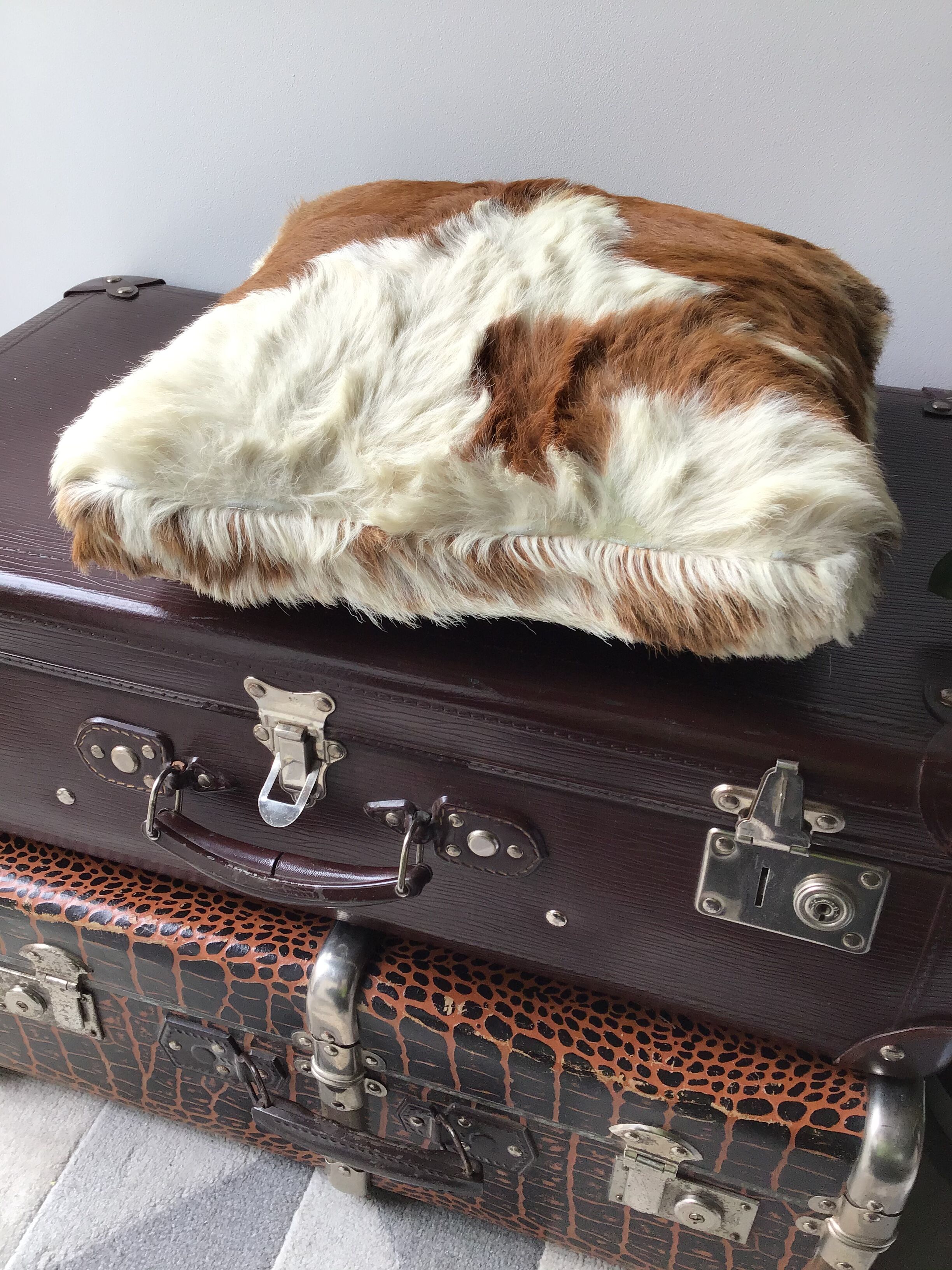 Cow and leather cushion 34x34cm