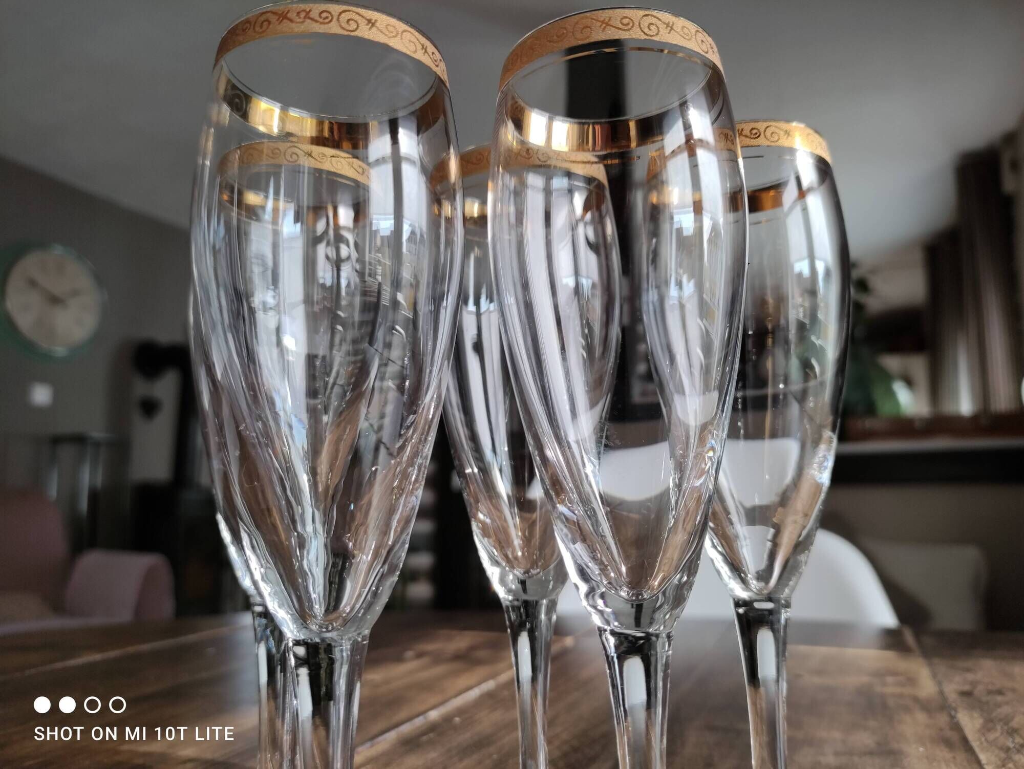 Set of 5 champagne flutes in crystal frieze and golden border