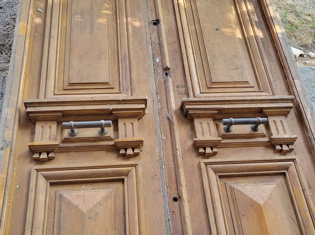 Double Haussmannian doors